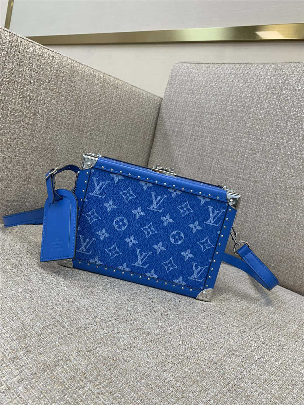 Louis Vuitton CLUTCH BOX  M11049  size：24x16.5x8cm 2025 new 